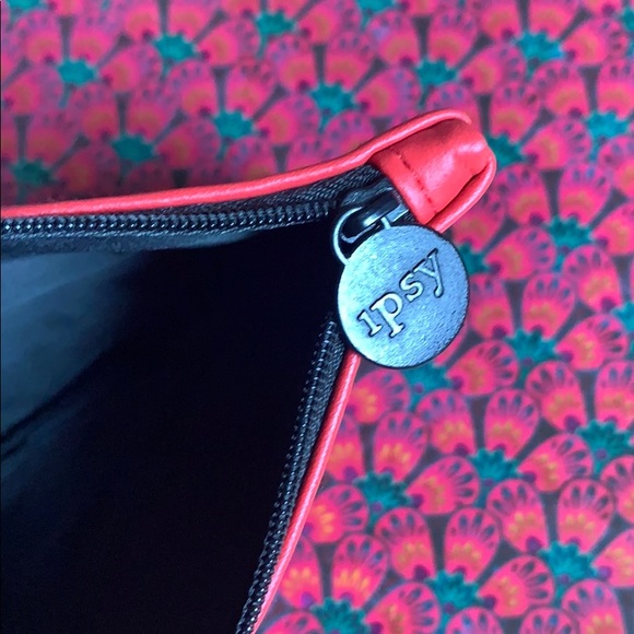 IPSY | Red Mask Bag - Picture 5 of 6
